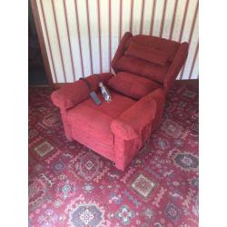 Riser recliner with heat & massage