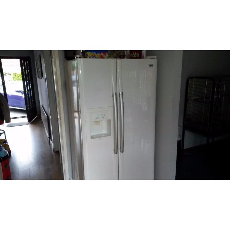 fridge freezer ( lg american) water and ice dispenser £180