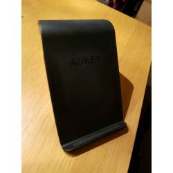 Aukey wirless charger for your smart phone. I used for Samsung s7 edge