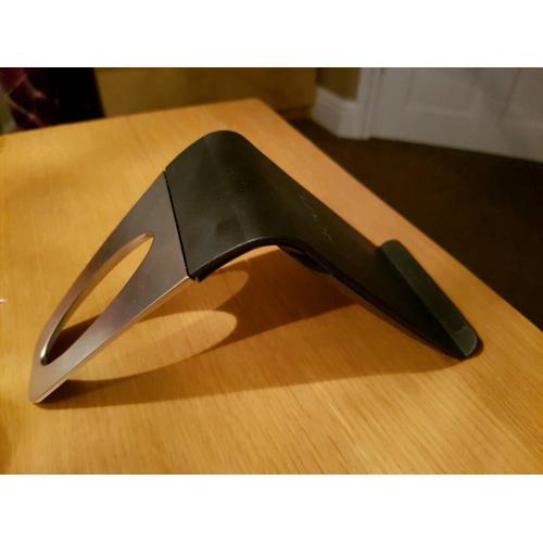 Aukey wirless charger for your smart phone. I used for Samsung s7 edge