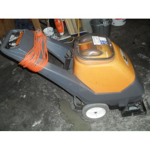 TASKI AQUAMAT 30 CARPET CLEANING MACHINE BARGAIN PRICE