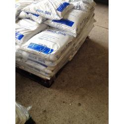 25kg de-icing Rock Salt (Brown) Pre winter sale. 10 bags or more per order.