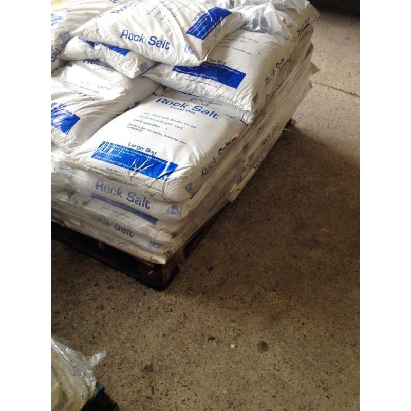 25kg de-icing Rock Salt (Brown) Pre winter sale. 10 bags or more per order.