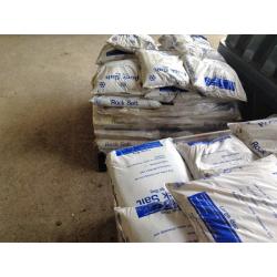 25kg de-icing Rock Salt (Brown) Pre winter sale. 10 bags or more per order.