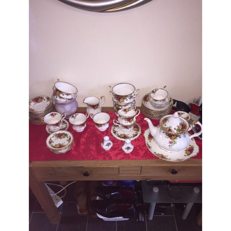 48pcs Royal Albert Country Rose Set VGC