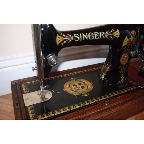 Antique (1910) Singer Sewing Machine Wooden Case VCG hand crank, 1910, 66K model Clydebank Scotland