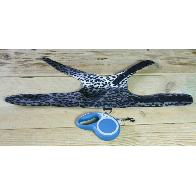 Retractable lead and jacket/harness bundle
