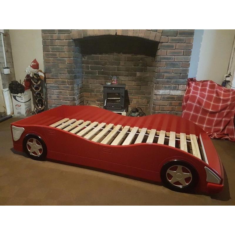Red racing car single bed
