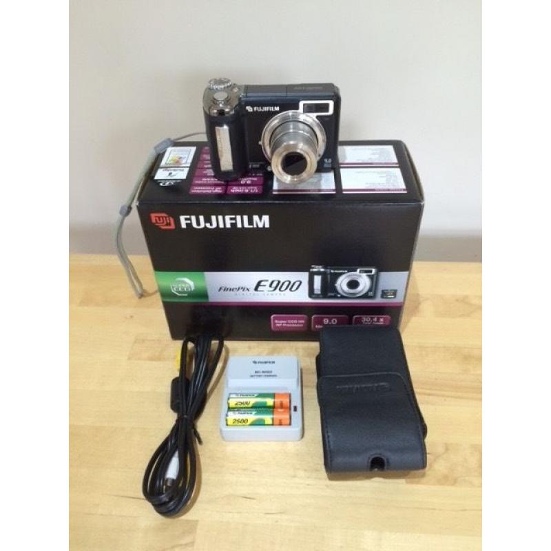 FUJI E900 Digital Camera and Case