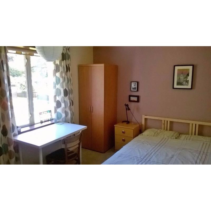 Double room - quiet flat in peaceful village setting (Mon-Fri or similar)