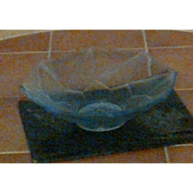 Glass fruit bowl