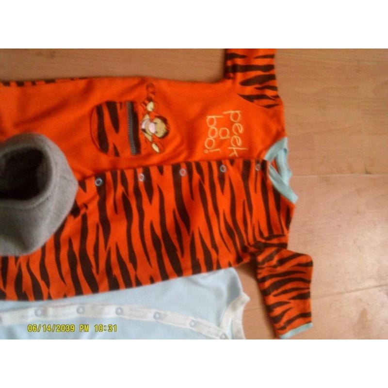 tigger sleep suit 0-3 months lovely condition 3.00