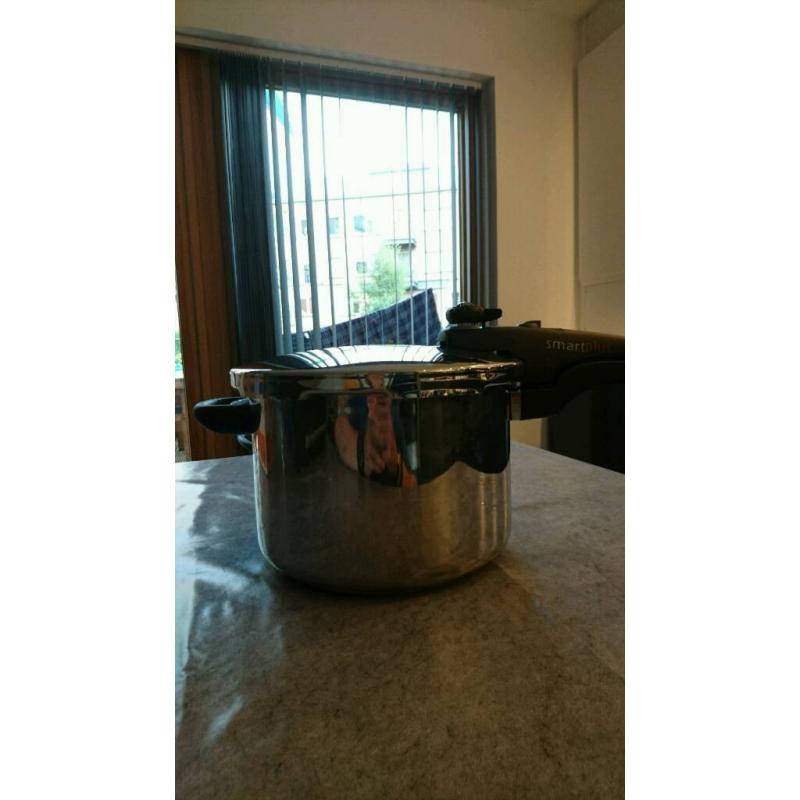 Smartplus pressure cooker