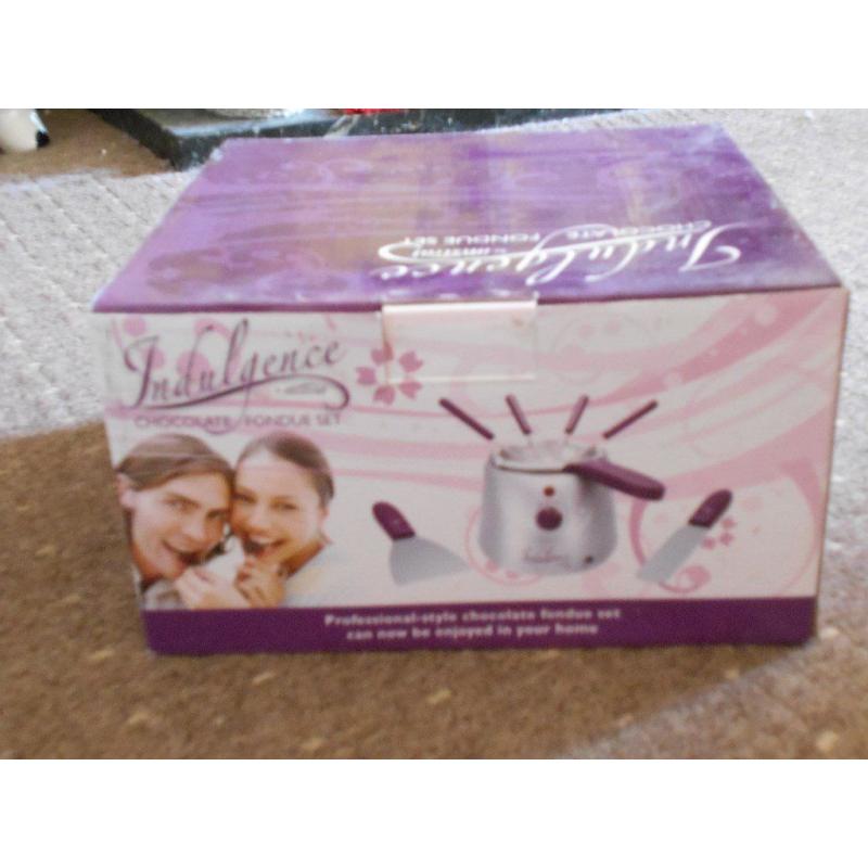 fondue set never used