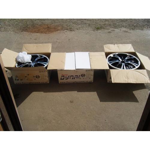 BRAND NEW BOXED 4 X 100 4 X 108 17 INCH ALLOYS CAN POST