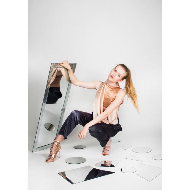 professional FASHION FEMALE PHOTOGRAPHER models PRODUCT beauty STUDIO commercial editorials portrait