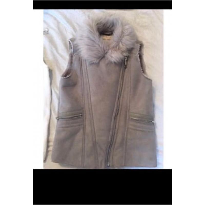 Girls river island gillet age 9