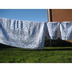 Patchwork Quilted Bedspread Set: King Size Throw and Two Pillow Cases