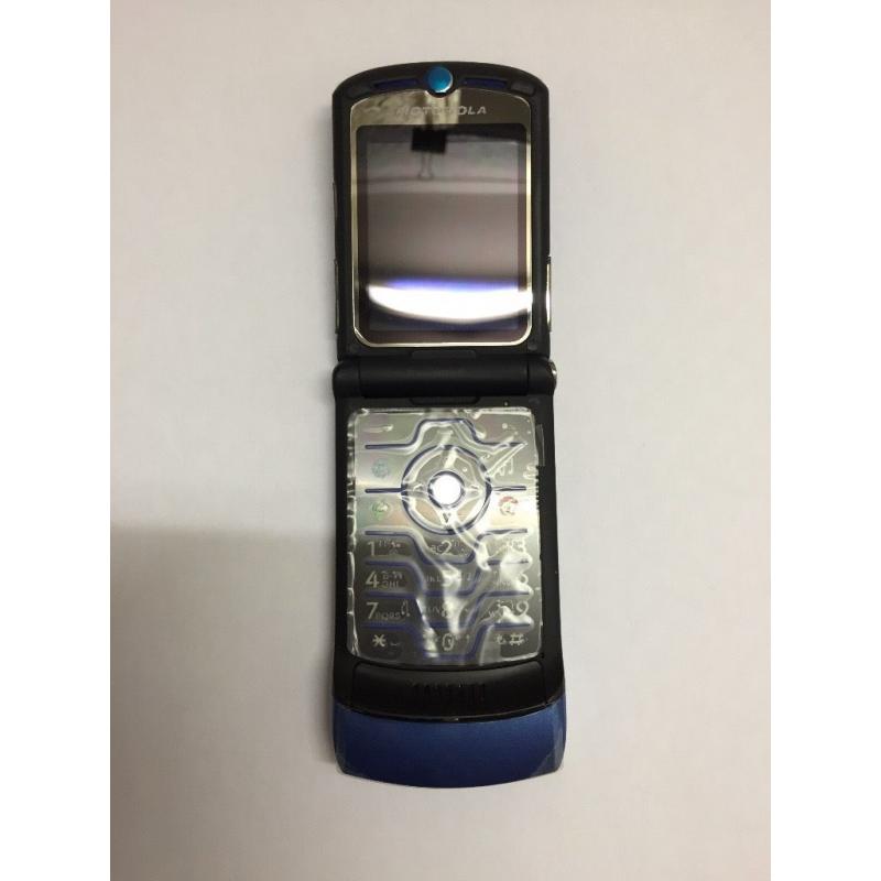 BRAND NEW MOTOROLA RETRO FLIP PHONE