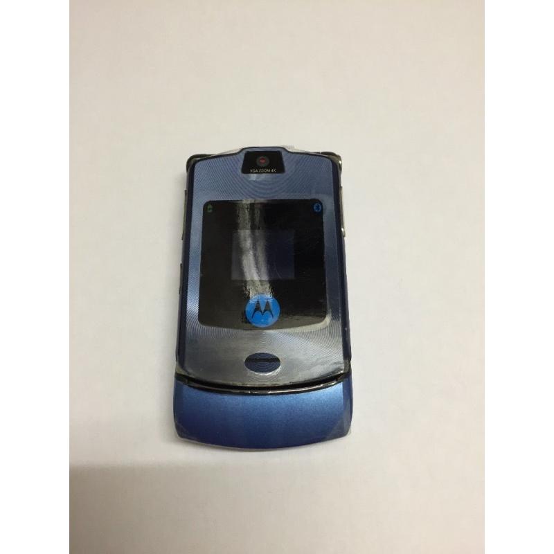 BRAND NEW MOTOROLA RETRO FLIP PHONE