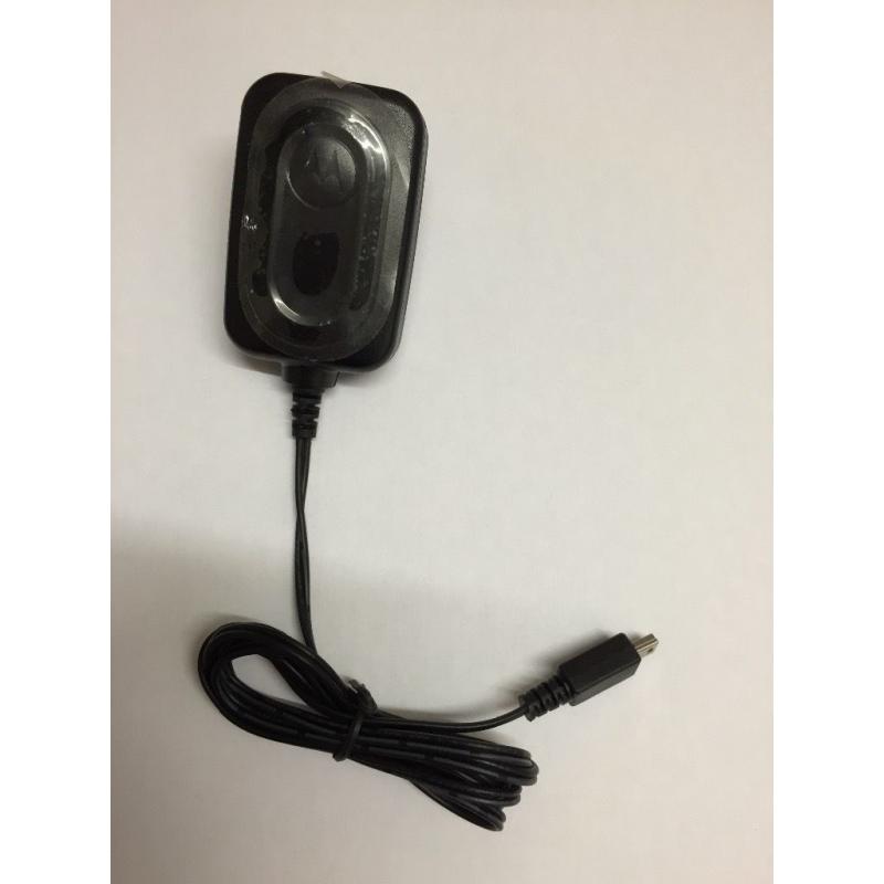 BRAND NEW MOTOROLA RETRO FLIP PHONE