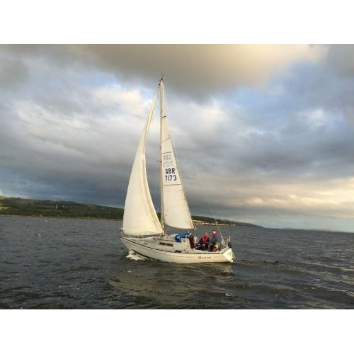 Trapper 300 26 ft fin keel diesel engine on shaft.