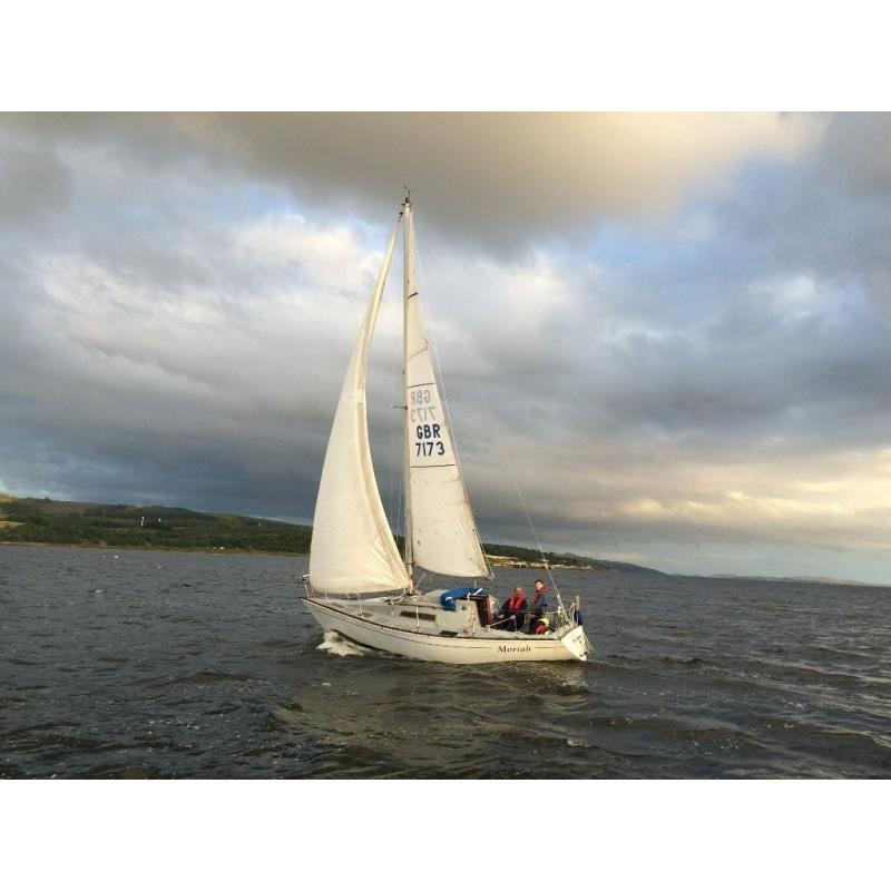 Trapper 300 26 ft fin keel diesel engine on shaft.