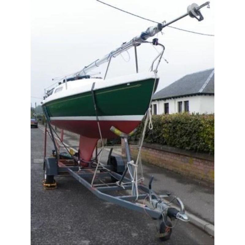Hunter 19 foot Sailing Boat Dingy + Blacksmith Trailer + Bobbin Tender + Sails +