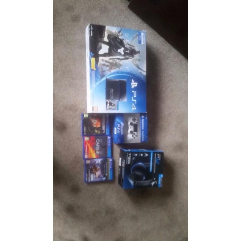 Ps4 boxed vgud condition 2 pads heatset +200 games