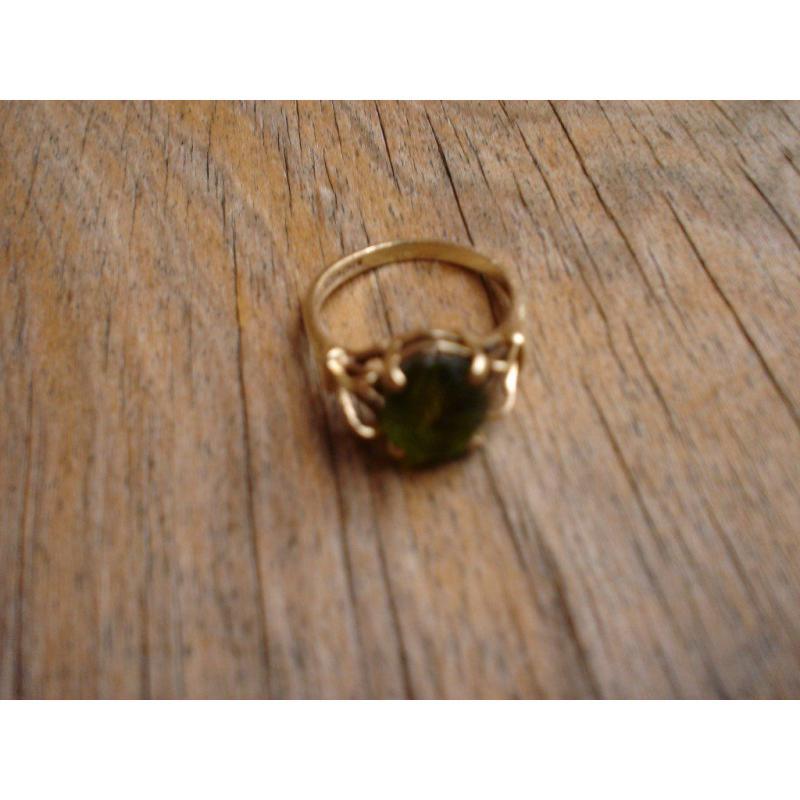 9ct Gold Peridot Ring