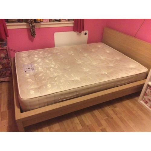 Bed and orthopaedic mattress
