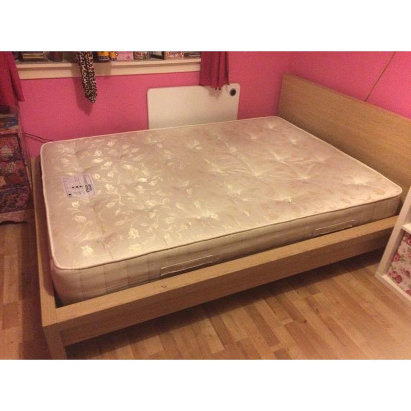 Bed and orthopaedic mattress