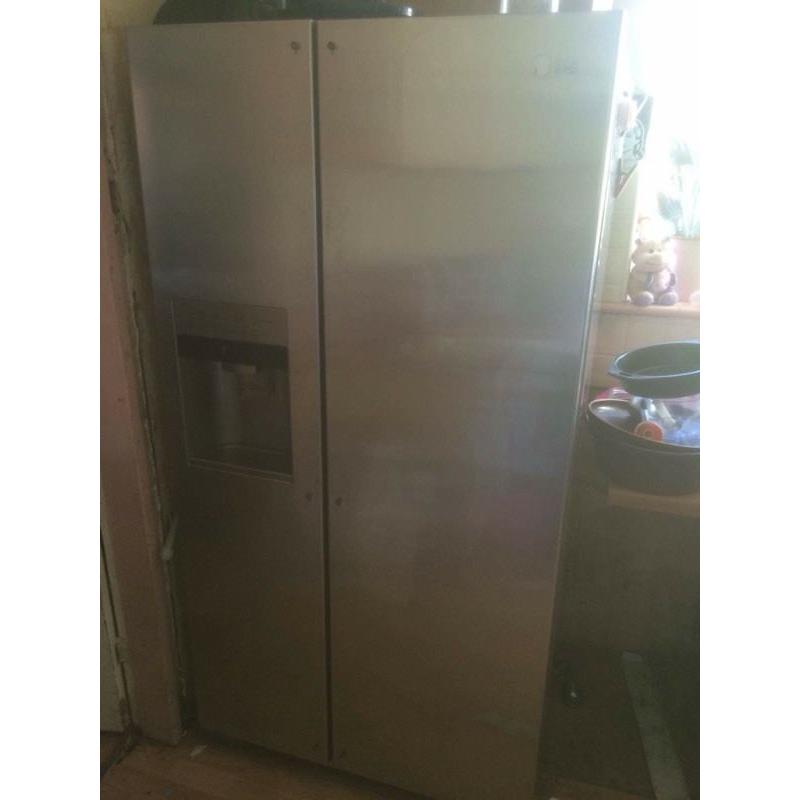 Side-by-Side Refrigerator/Freezer (Gross Capacity 606 Litres