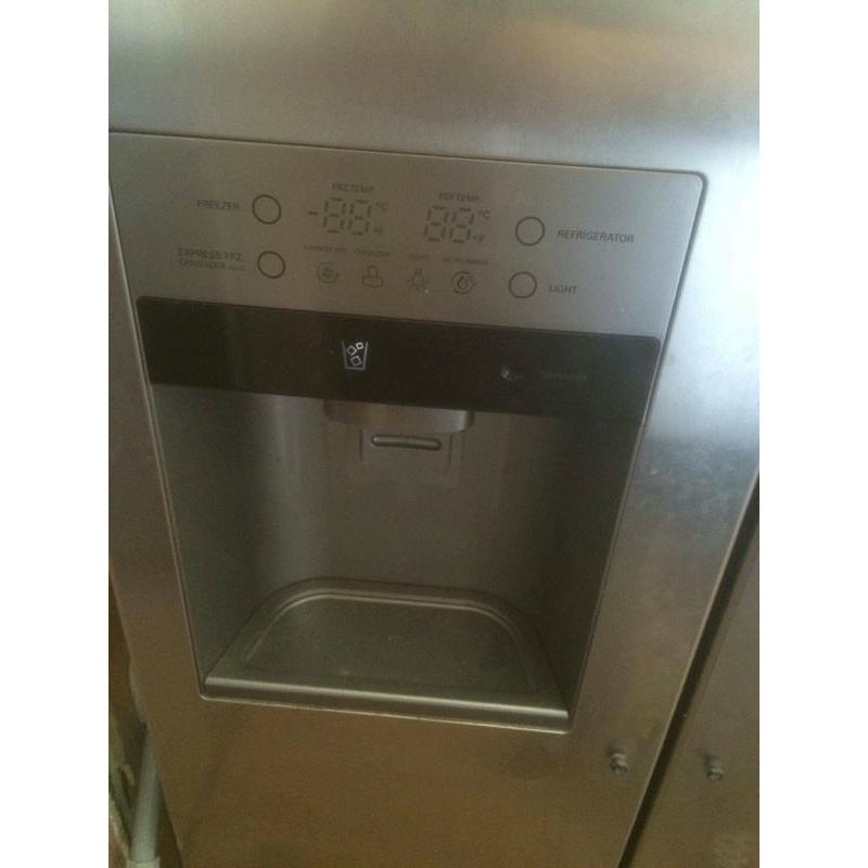 Side-by-Side Refrigerator/Freezer (Gross Capacity 606 Litres