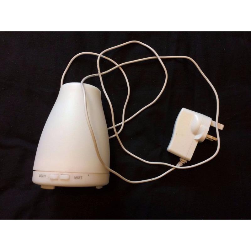 Aromatherapy Essential Oil Diffuser Ultrasonic Mist Air Humidifier with Color-changing LED Lights