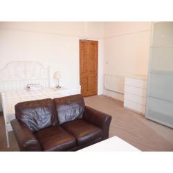 Massive Double Room --- Short Term Welcome -- All Bills Included