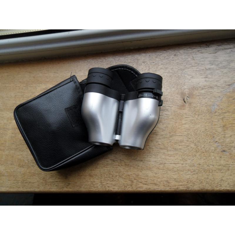 Compact Praktica 8-21 Zoom Binoculars
