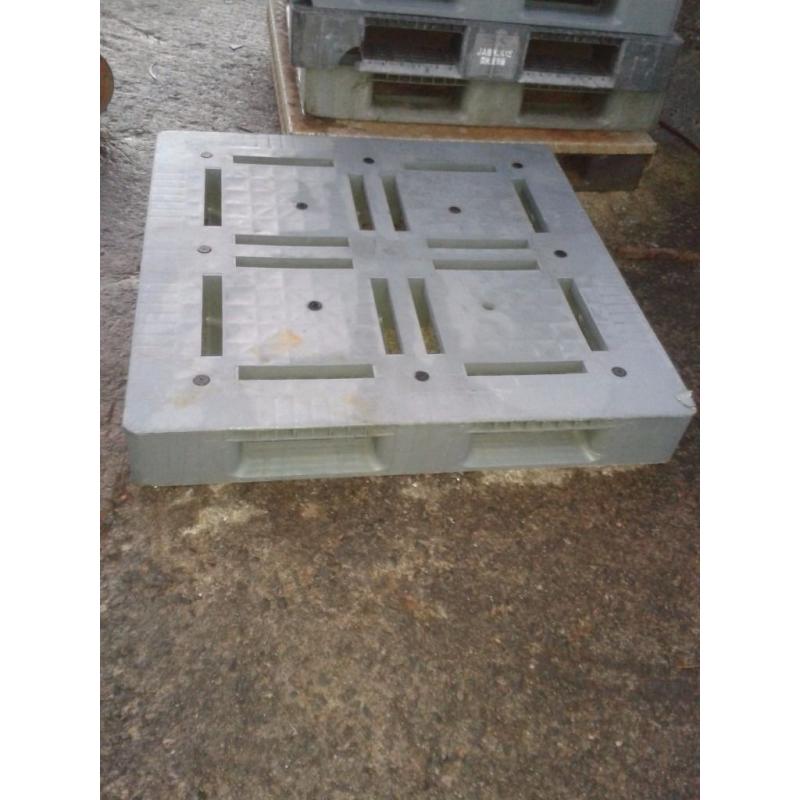 PLASTIC PALLETS FOR SALE