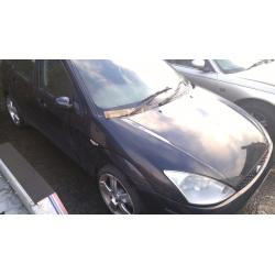 Breaking 2 x ford focus, black and blue colours, ghia 5dr ,call 07590550560 or 07904595916