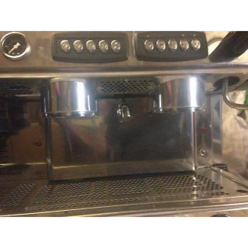 COMMERCIAL COFFEE MACHINE