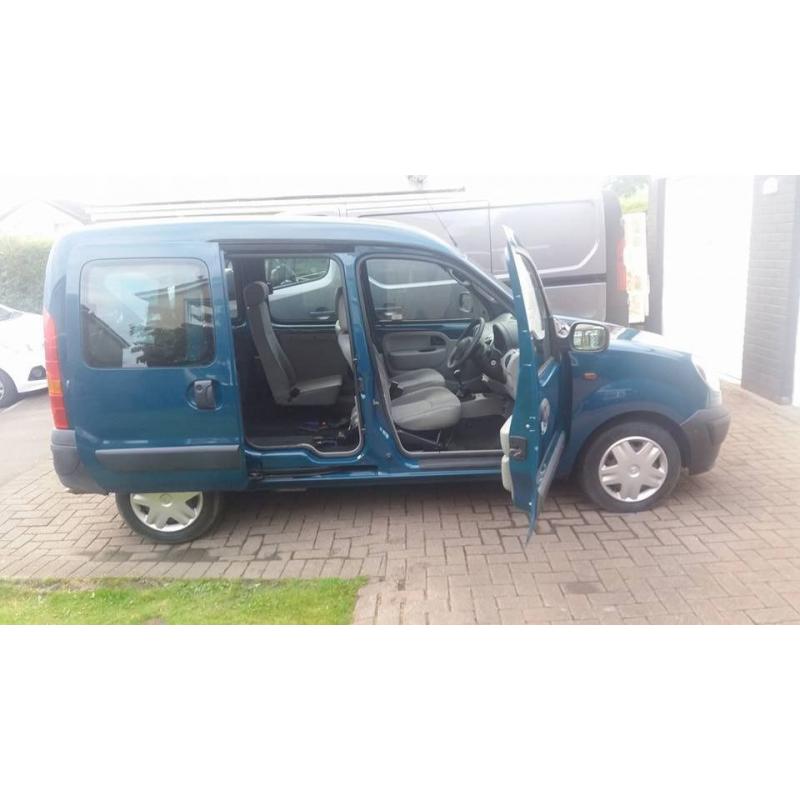 MOBILITY VEHICLE FOR WHEELCHAIR USER