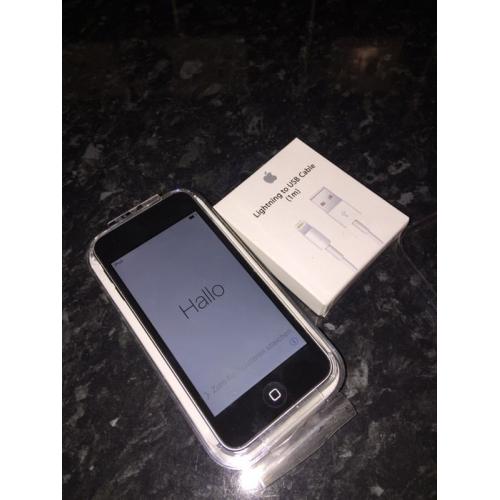 iPod touch 16GB Black/Silver 5th Gen