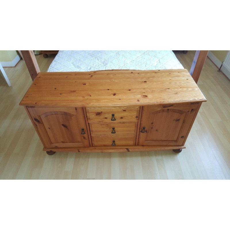 End-of-bed pine chest