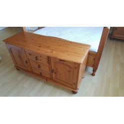 End-of-bed pine chest