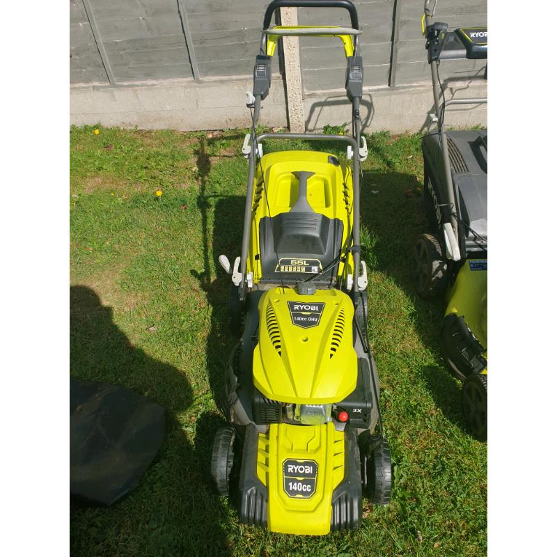 Self propelled mower