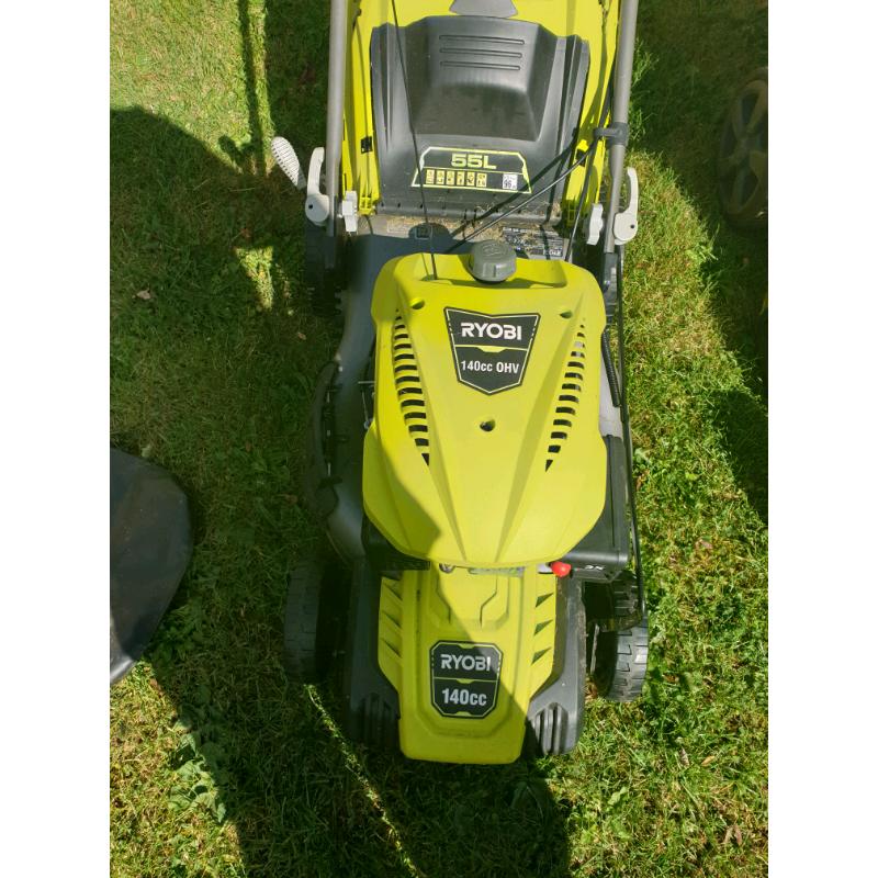 Self propelled mower