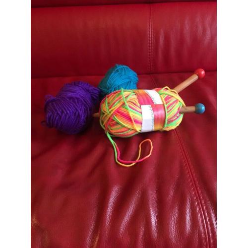 Starters knitting balls Only ?1
