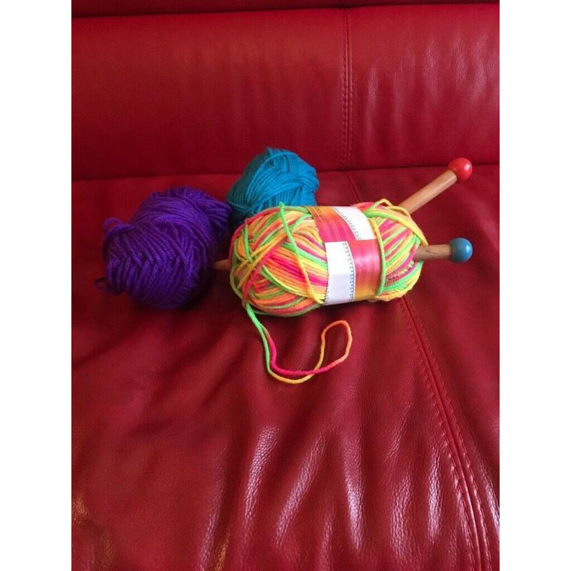 Starters knitting balls Only ?1