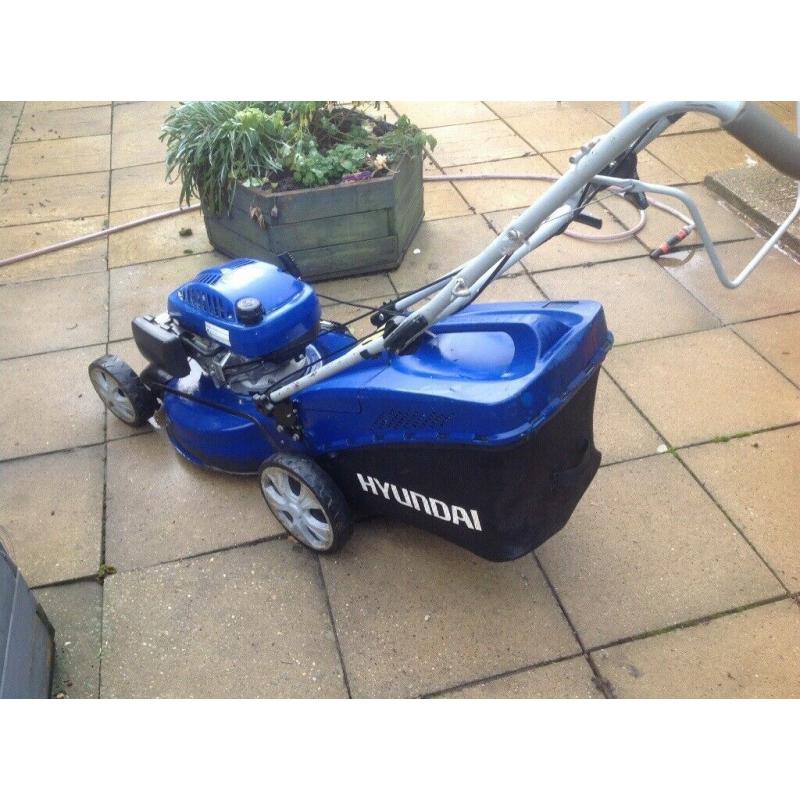 Hyundai petrol lawnmower