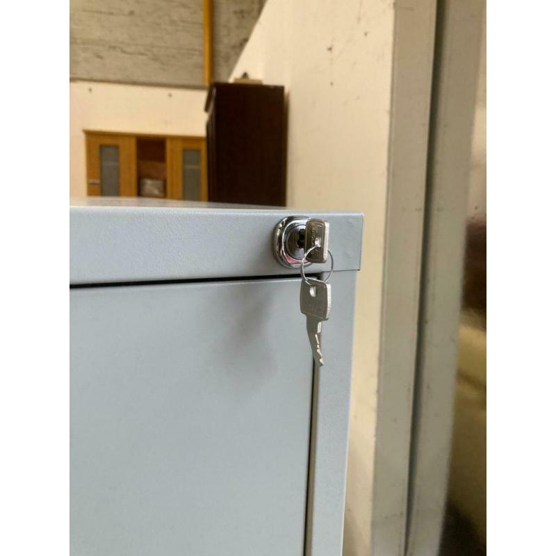Four drawer metal filing cabinet with key